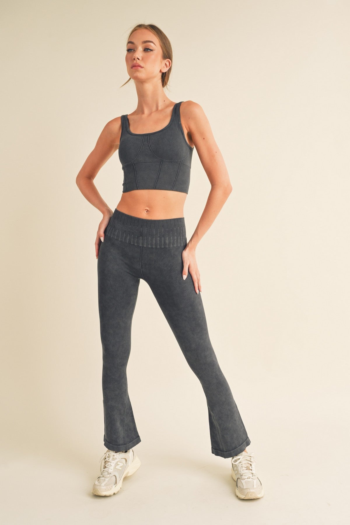 YELETE - Stone Washed Ribbed Sport Bra (Black)